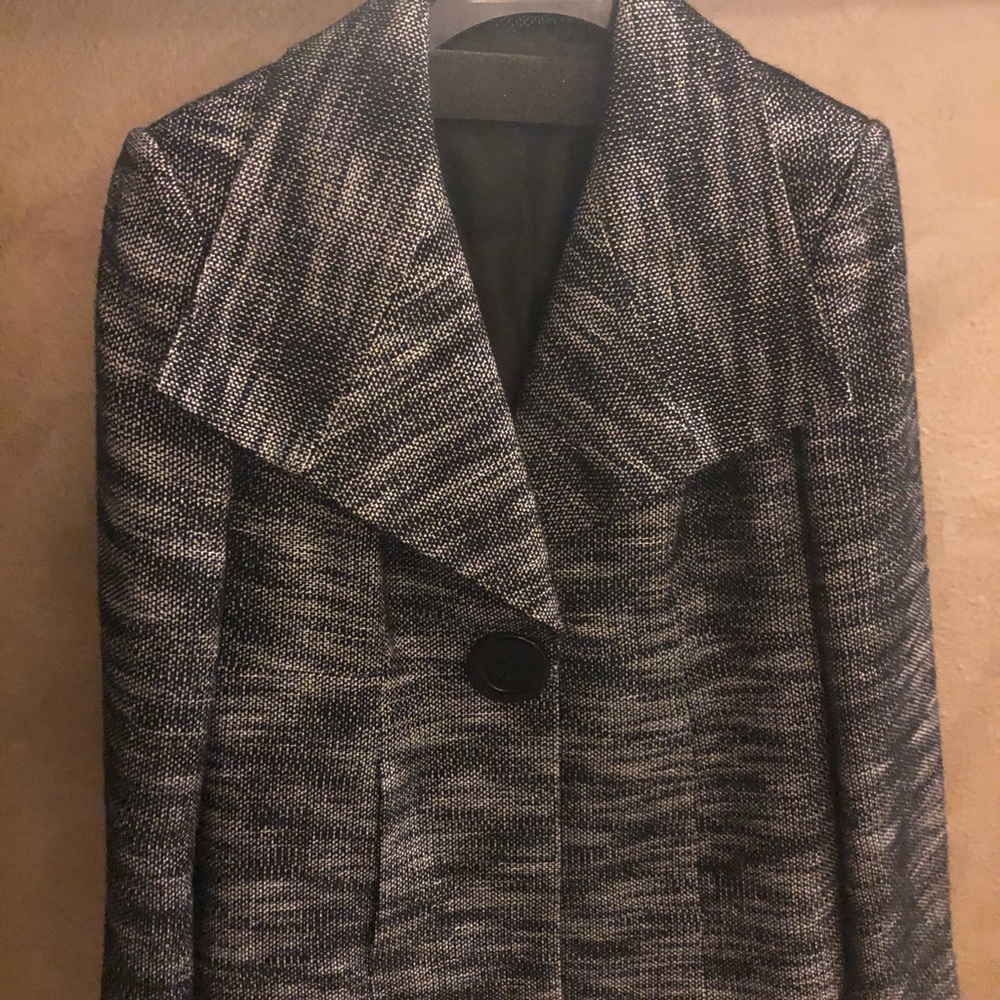 Women’s Suit Jacket w/ button closure